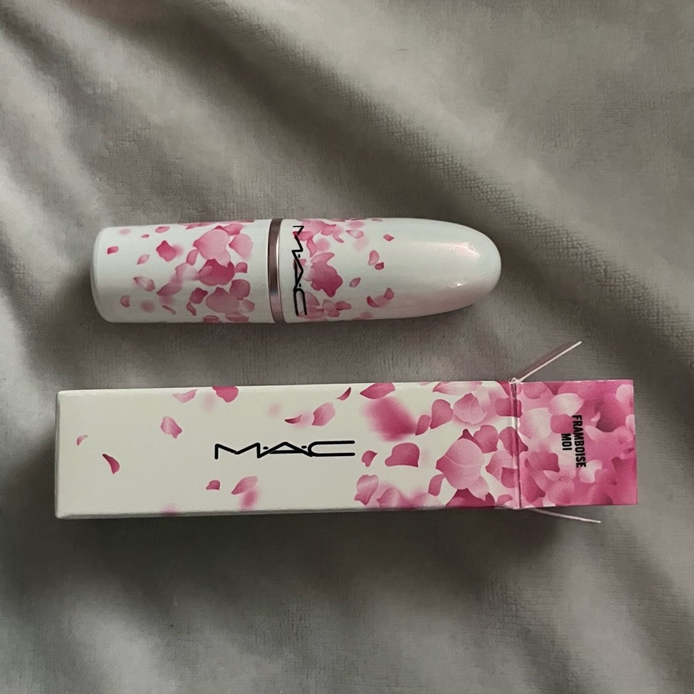 MAC Matte Lipstick FRAMBOISE MOI Limited Edition Packaging
